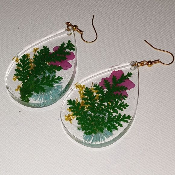 CLEARANCE Dried flower resin earrings - Picture 1 of 3